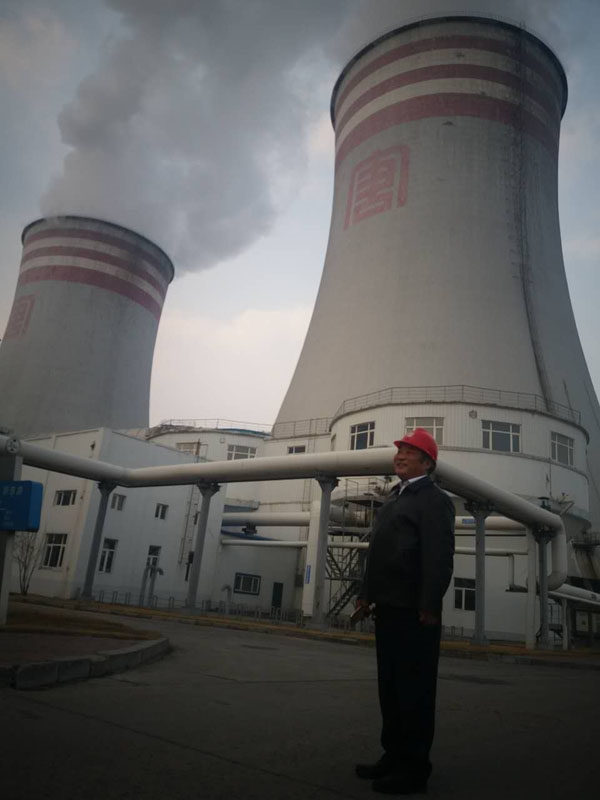 2017年3月27日我公司領(lǐng)導(dǎo)到哈爾濱市大唐電廠車間查看現(xiàn)場(chǎng)